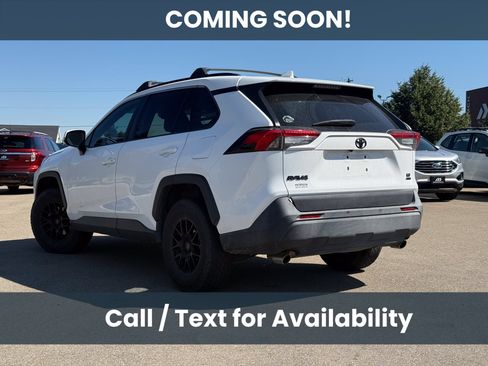 Used 2021 Toyota RAV4 LE w/ Carpet Mat Package (TMS) AWD/4WD image 5