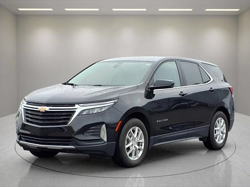 Used 2023 Chevrolet Equinox LT FWD image 3