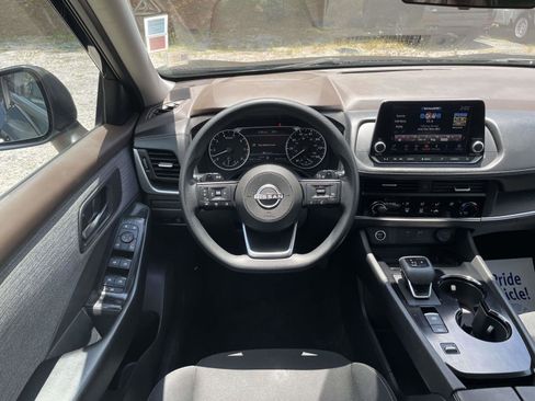 Used 2023 Nissan Rogue S FWD image 2
