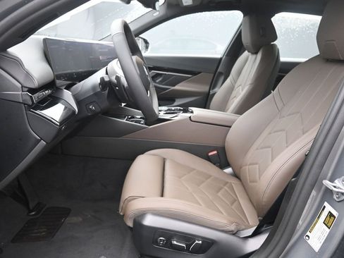 Certified 2025 BMW 530i 530i w/ Premium Package image 12