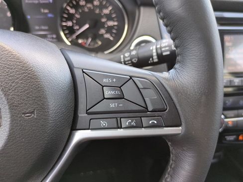 Used 2017 Nissan Rogue SV FWD image 20