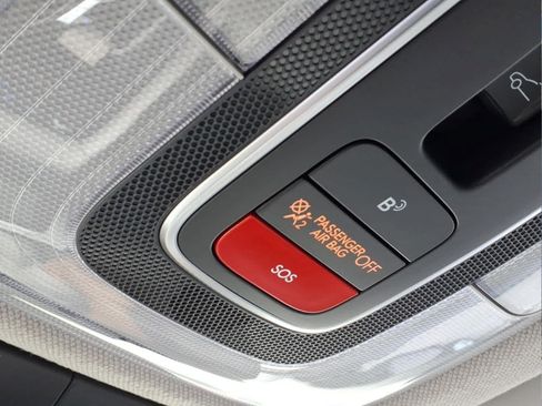 Used 2025 Hyundai Elantra Limited FWD image 26