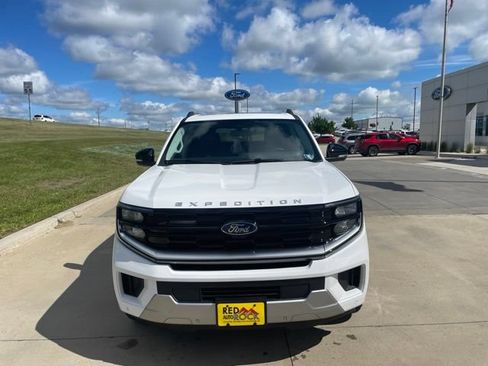 New 2026 Ford Expedition Max Platinum w/ Driver's Package AWD/4WD image 4