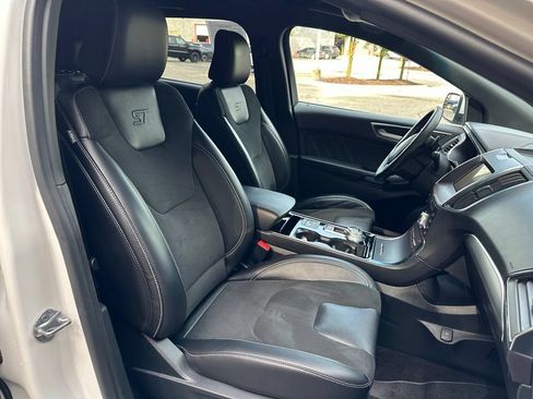 Used 2020 Ford Edge ST w/ Cold Weather Package AWD/4WD image 29