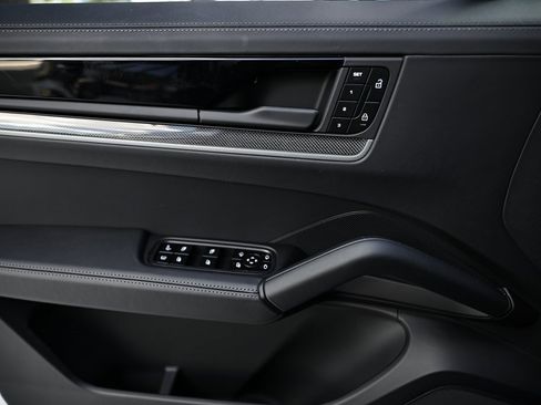 New 2026 Porsche Cayenne Turbo image 18
