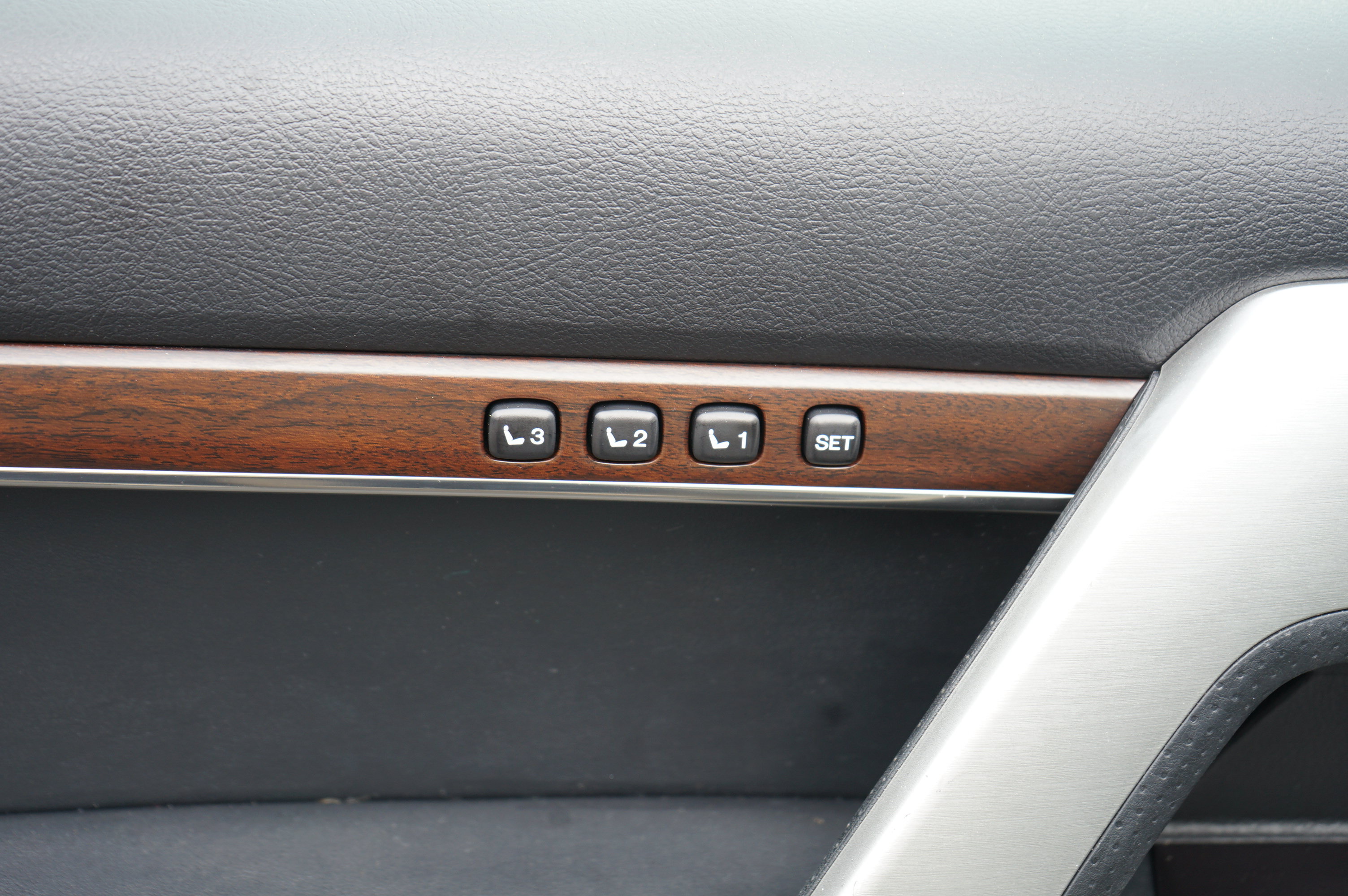 Used 2018 Toyota Land Cruiser AWD/4WD image 17