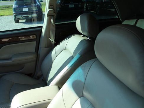 Used 2005 Hyundai XG350 L image 10