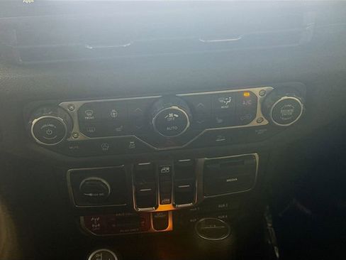 New 2026 Jeep Gladiator Sport image 15