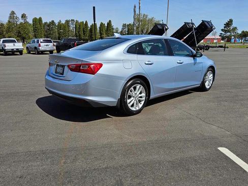 Used 2017 Chevrolet Malibu LT w/ Driver Confidence Package FWD image 5