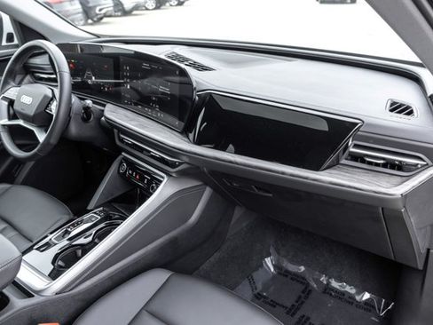 Certified 2025 Audi Q5 Premium w/ Convenience Package AWD/4WD image 25