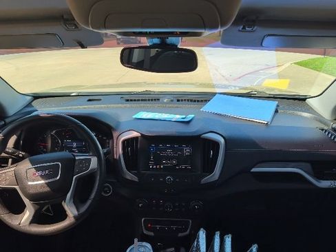Used 2023 GMC Terrain SLE w/ Driver Convenience Package FWD image 11