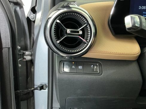 Used 2025 Chevrolet Equinox ACTIV w/ Safety and Technology Package FWD image 17