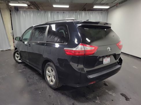 Used 2019 Toyota Sienna LE image 6