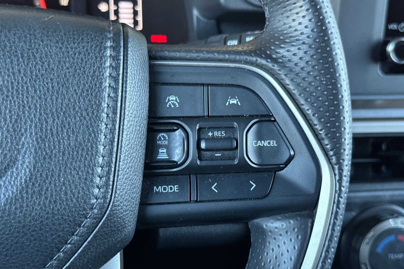 Certified 2025 Toyota 4Runner SR5 AWD/4WD image 31
