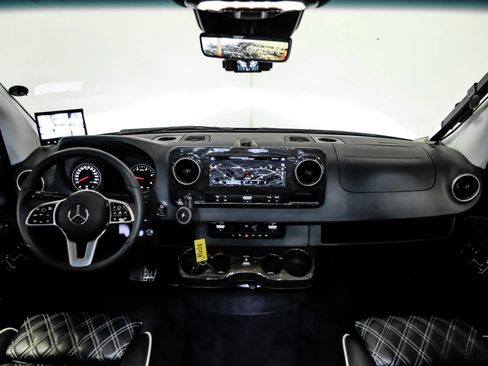 Used 2024 Mercedes-Benz Sprinter 3500 image 8