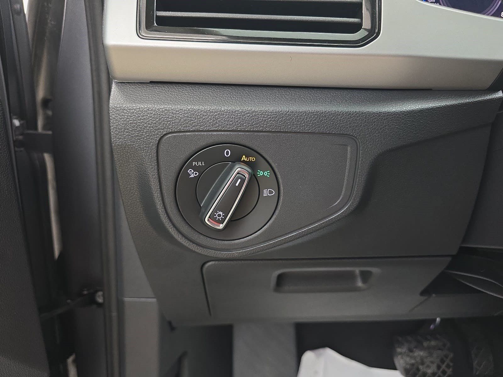 Used 2023 Volkswagen Atlas SE w/ Panoramic Sunroof Package FWD image 35