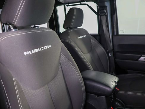 Used 2017 Jeep Wrangler Unlimited Rubicon w/ Connectivity Group AWD/4WD image 44