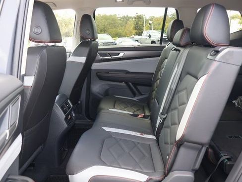 New 2026 Volkswagen Atlas Peak Edition image 13