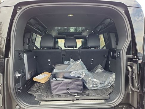 New 2026 Land Rover Defender 110 OCTA AWD/4WD image 13