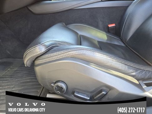 Used 2022 Volvo V90 B6 Cross Country image 23