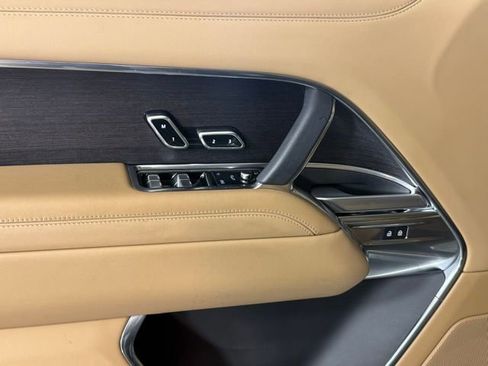Certified 2024 Land Rover Range Rover SE image 12