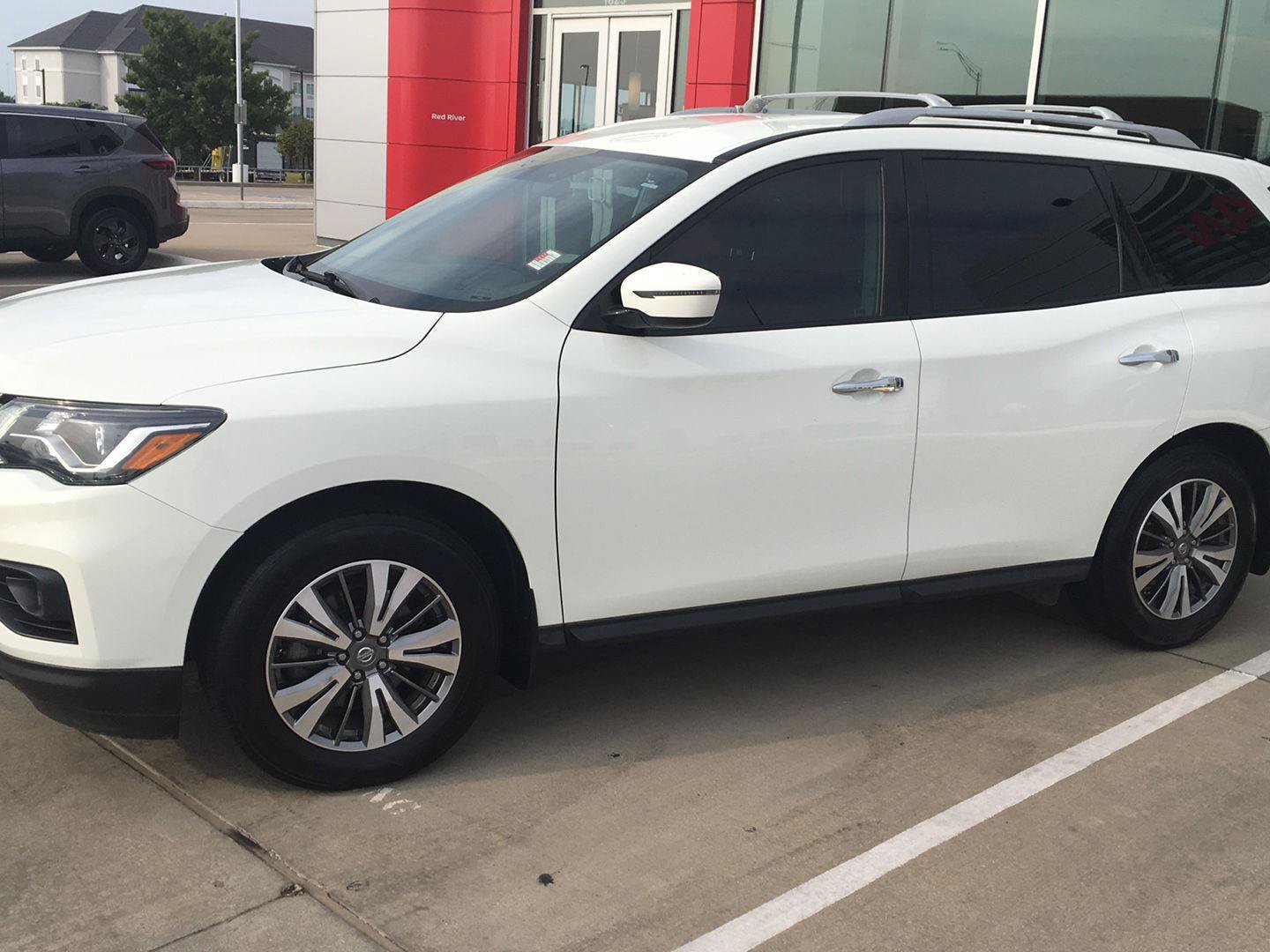 Used 2020 Nissan Pathfinder S FWD image 13