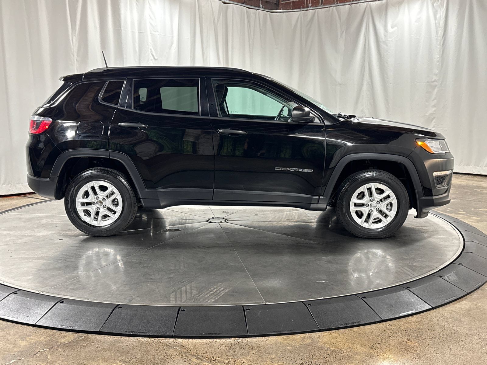 Used 2018 Jeep Compass Sport w/ Cold Weather Group AWD/4WD image 9