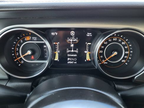 Used 2021 Jeep Wrangler Unlimited Sahara AWD/4WD image 11