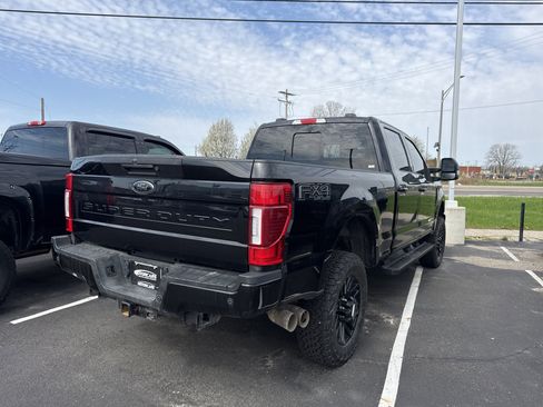 Used 2022 Ford F250 Lariat w/ Black Appearance Package image 4