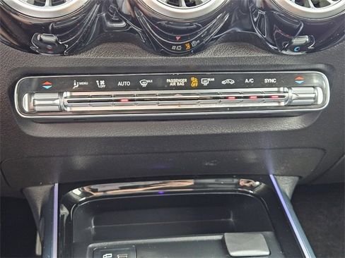 Used 2020 Mercedes-Benz GLB 250 4MATIC image 19