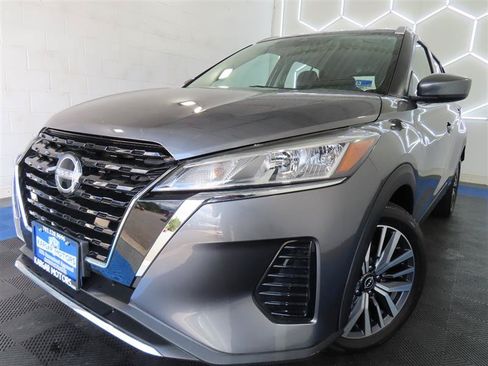 Used 2024 Nissan Kicks SV FWD image 1