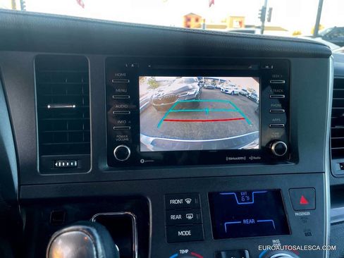Used 2018 Toyota Sienna SE Premium image 22