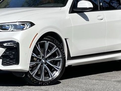 Used 2022 BMW X7 M50i image 2