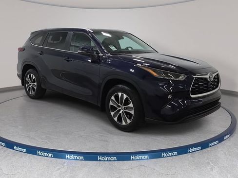 Certified 2025 Toyota Highlander XLE AWD/4WD image 3
