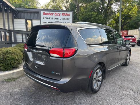 Used 2018 Chrysler Pacifica Limited w/ Advanced Safetytec Group FWD image 3