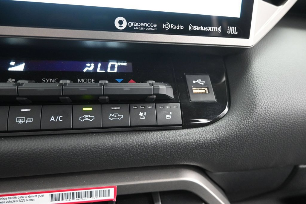 Used 2024 Toyota Tundra Limited AWD/4WD image 31