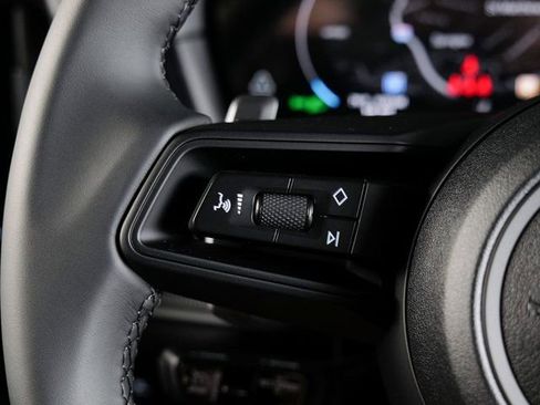 Certified 2026 Porsche Cayenne AWD/4WD image 22