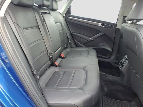 Used 2017 Volkswagen Passat 1.8T SE image 9