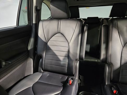 Used 2024 Toyota Highlander XLE image 12