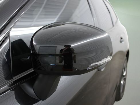 Used 2025 Volvo XC60 B5 Plus AWD/4WD image 39