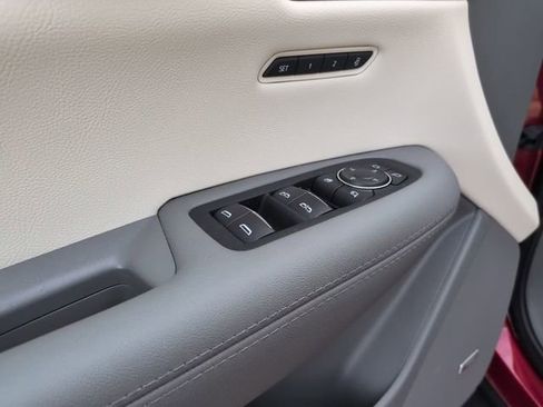 Used 2025 Cadillac XT5 Premium Luxury w/ LPO, Floor Liner Package AWD/4WD image 16