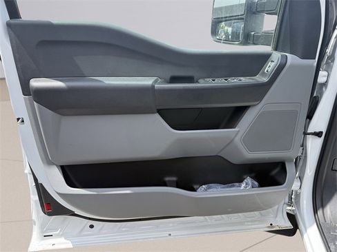 Used 2024 Ford F550 XL image 15