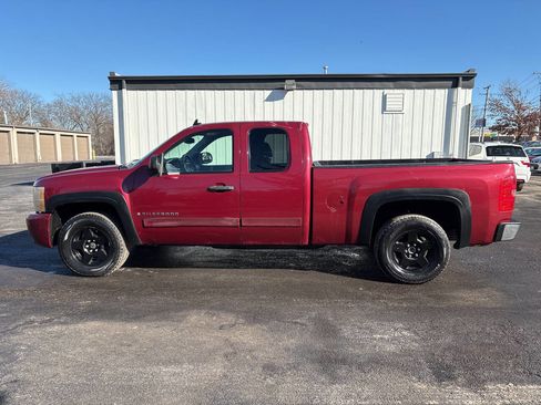 Used 2007 Chevrolet Silverado 1500 LT w/ 1LT Convenience Package image 2