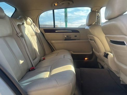 Used 2004 Lincoln Town Car Ultimate L image 13