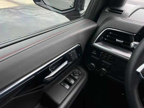 Used 2025 Chevrolet Suburban RST w/ Comfort Package RWD image 21