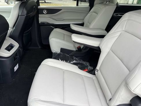 New 2026 Lincoln Navigator L Reserve AWD/4WD image 17