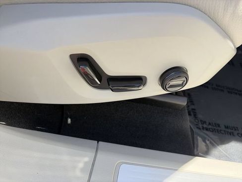 Used 2023 Volvo XC60 B5 Plus w/ Climate Package FWD image 12
