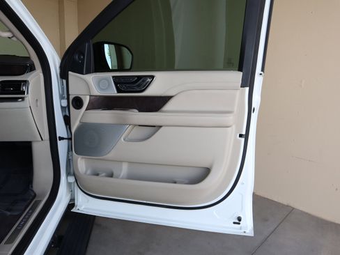 Used 2020 Lincoln Navigator L Reserve w/ Luxury Package AWD/4WD image 43