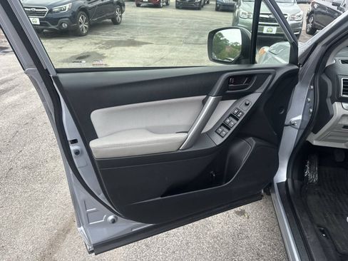 Used 2016 Subaru Forester 2.5i AWD/4WD image 9