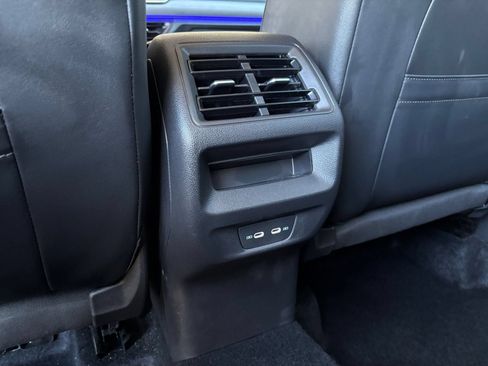 Used 2026 Volkswagen Tiguan SE AWD/4WD image 25